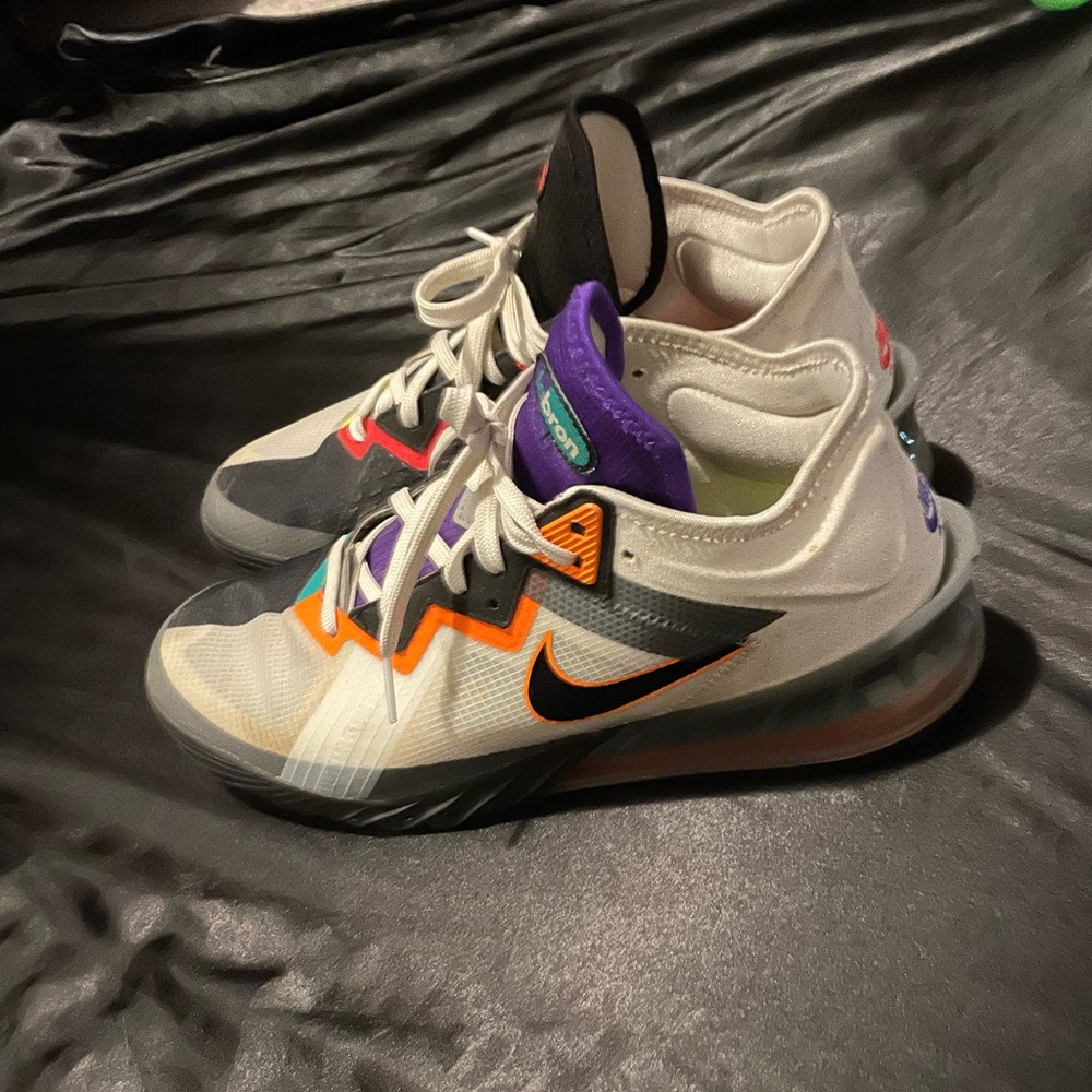 Lebron basketball shoes